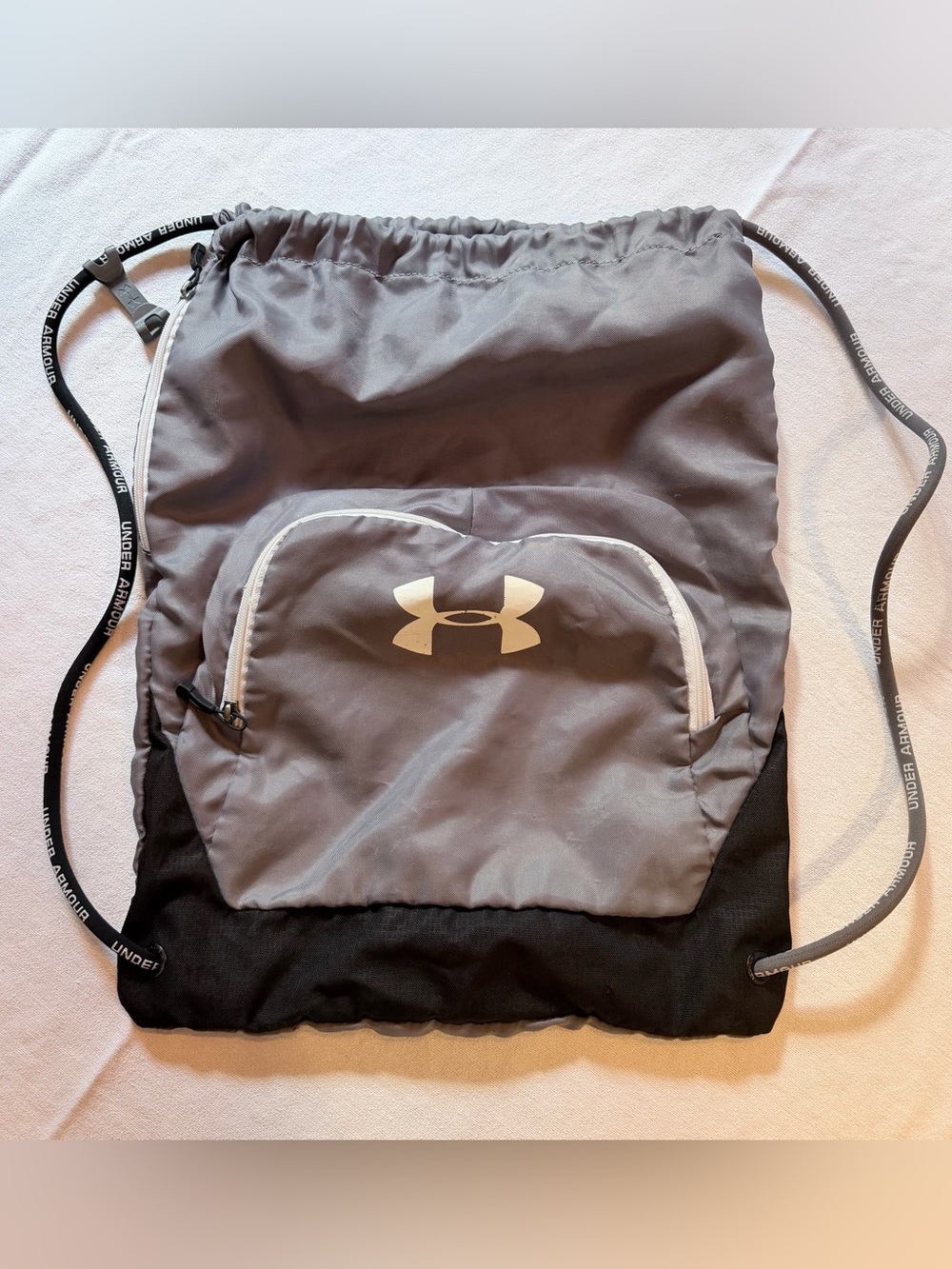 Under Armour Sackpack Drawstring Gym Bag 15L Zip Pocket Gray/Black Medium